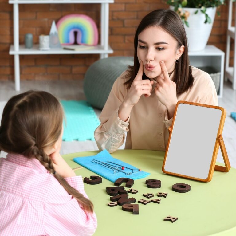 Read more about the article Kiedy należy udać się do&nbsp;logopedy?