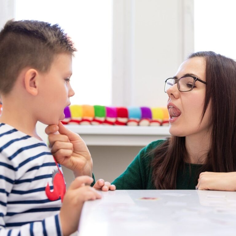 Read more about the article Kiedy trzeba udać się do&nbsp;logopedy?